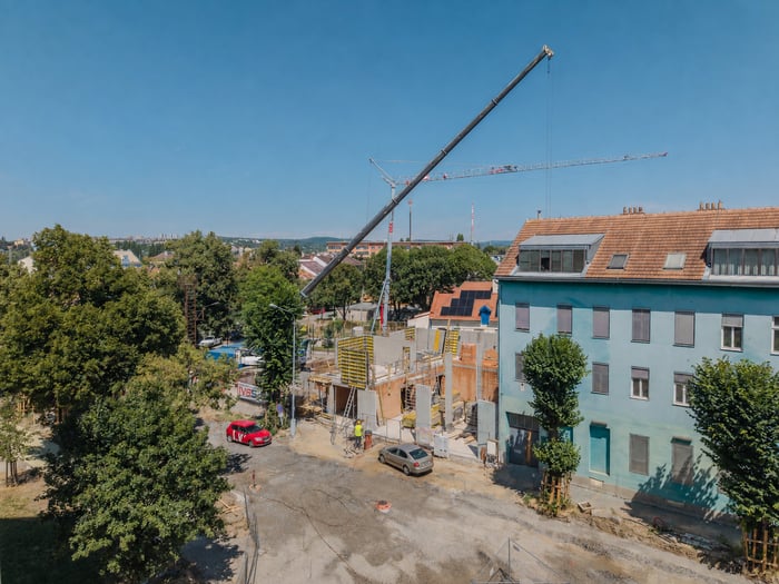 Nová hasičská zbrojnice roste v brněnských Židenicích. — fotografie 1