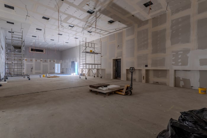Nová budova ZUŠ Blansko se blíží k dokončení: Umělecké centrum brzy přivítá první žáky — fotografie 3
